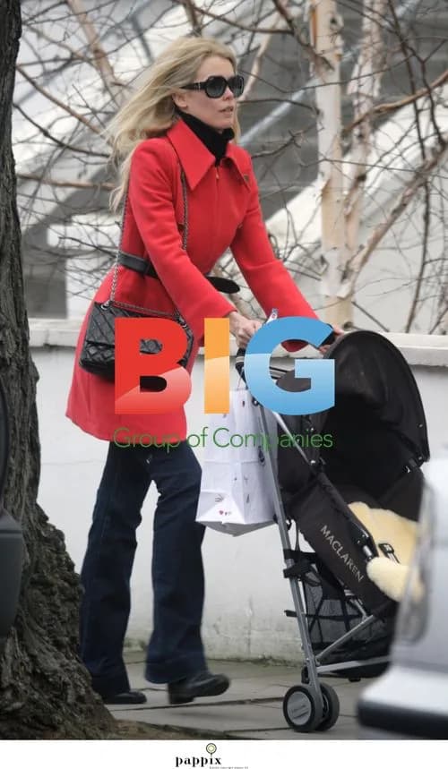 Claudia Schiffer and Daughter Out in London