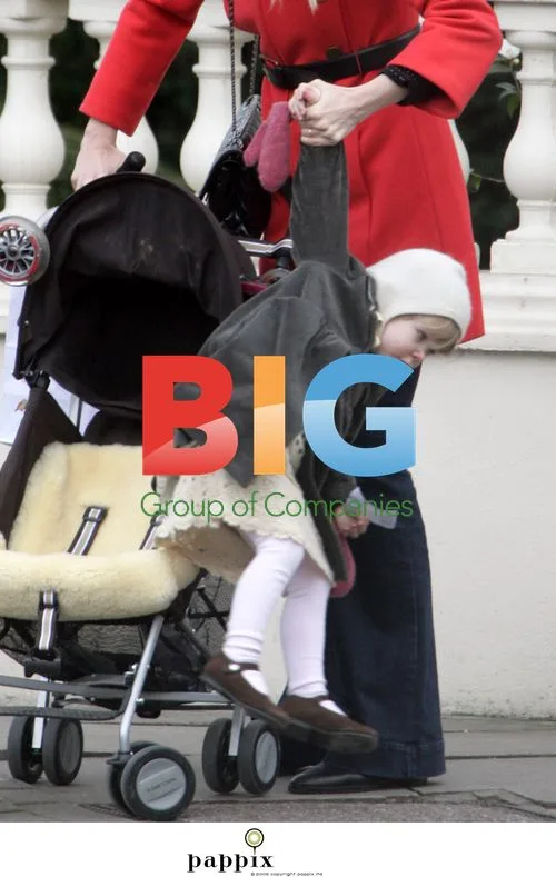 Claudia Schiffer and daughter Clementine in London