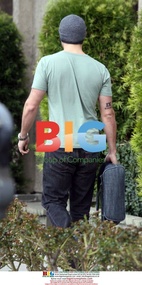 Jesse Metcalfe has working brunch at Eat Well