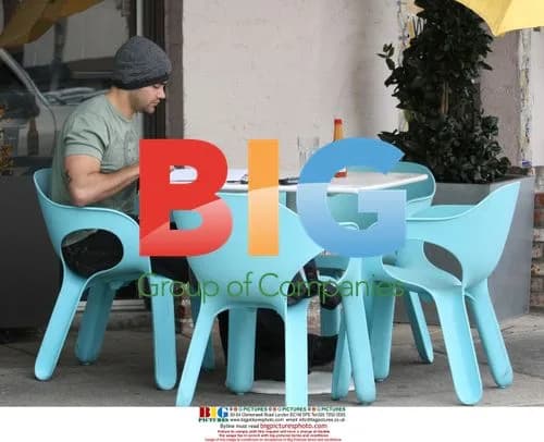 Jesse Metcalfe Has Working Brunch