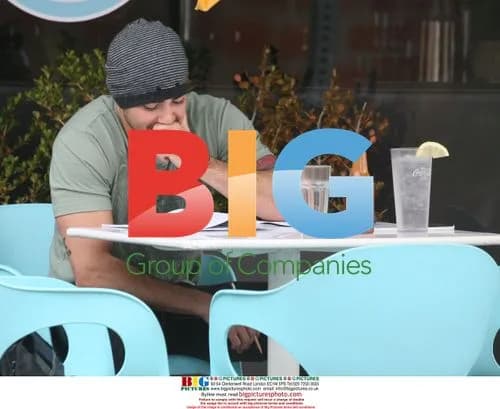 Jesse Metcalfe Works on Script at Cafe