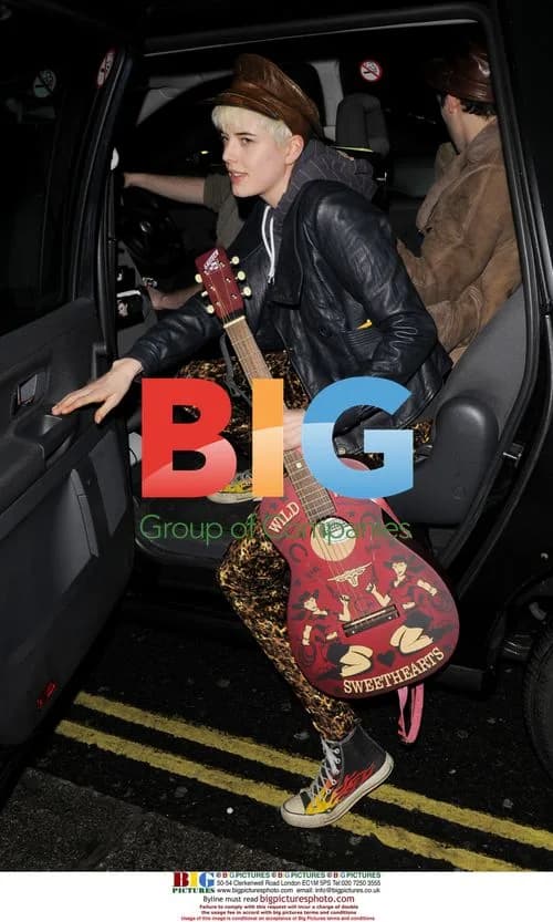 Agyness Deyn Arrives at Hotel at 3:30am