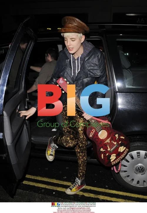 Agyness Deyn Arrives at Hotel
