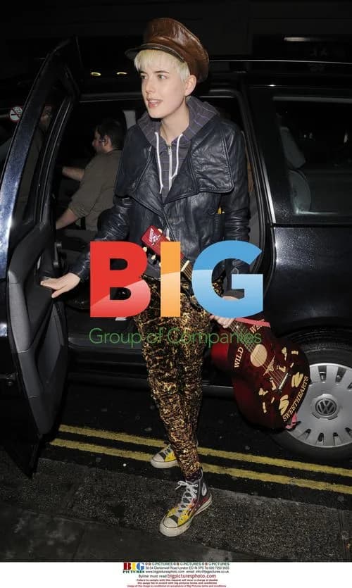 Agyness Deyn arriving at hotel with guitar