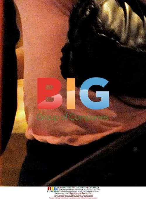 Britney Spears prays at sushi restaurant