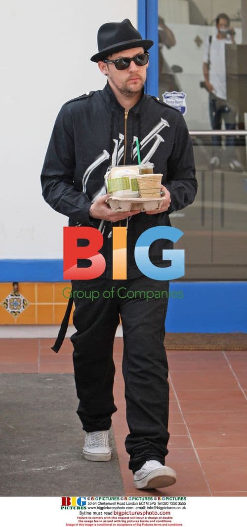 Joel Madden gets Starbucks on his birthday