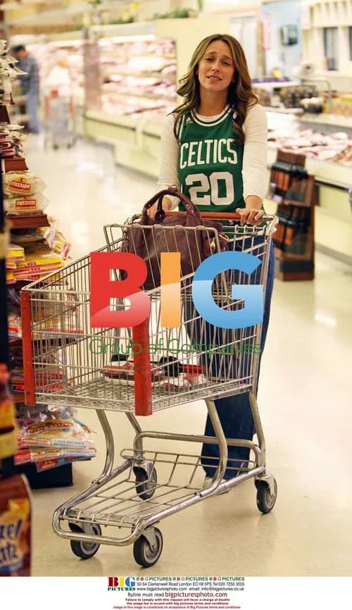 Jennifer Love Hewitt Grocery Shopping