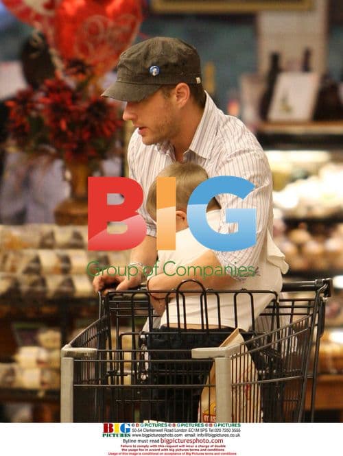 Ryan Phillippe and son Deacon grocery shopping