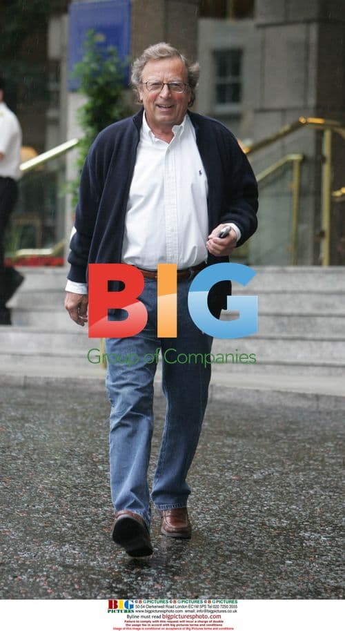 Soap stars leave Kensington hotel