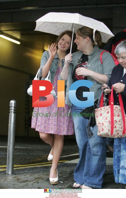 Soap stars leave hotel after awards party