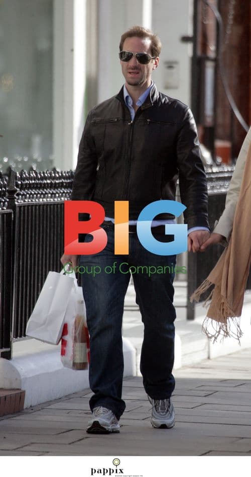 Joseph Fiennes and girlfriend take walk in London