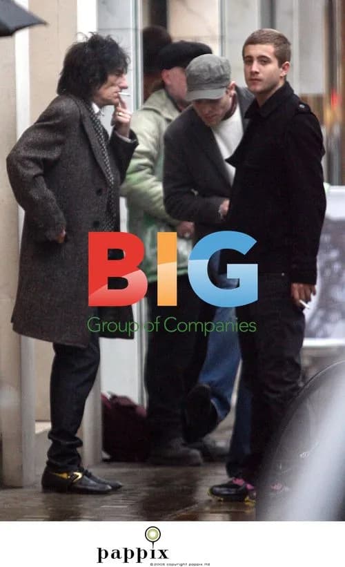 Ronnie, Jo, and Jesse Wood Shopping in London