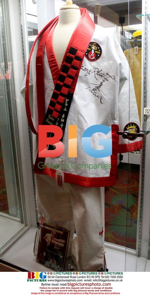 Outfit Worn by Elvis Presley Auctioned