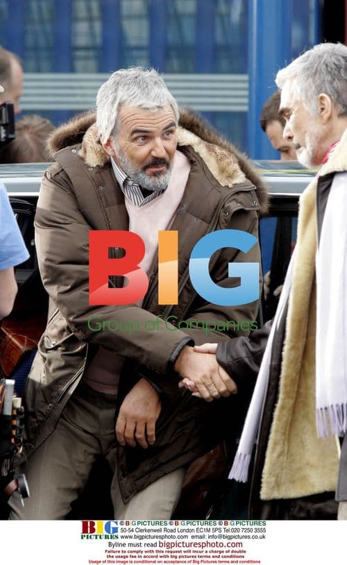 Burt Reynolds filming 'A Bunch of Amateurs' in London