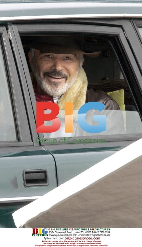 Burt Reynolds on the set of 'A Bunch of Amateurs'