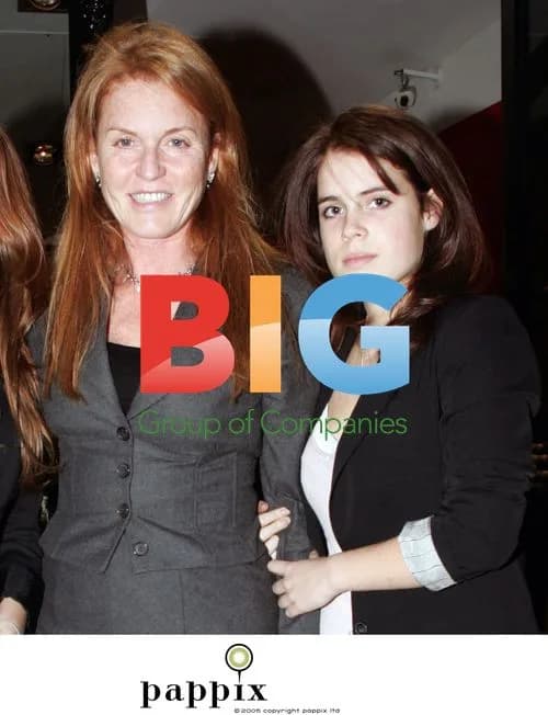 Duchess of York and Daughters Christmas Shopping