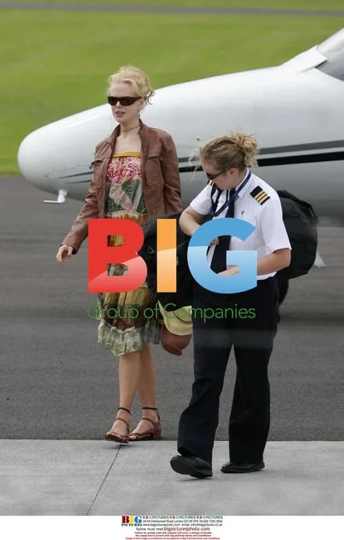 Pregnant Nicole Kidman Arrives in Byron Bay
