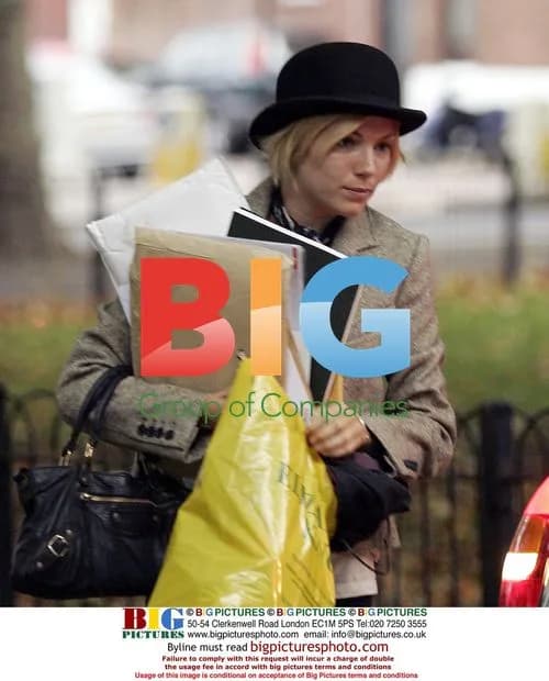 Sienna Miller Collects Mail from Jude Law's Home