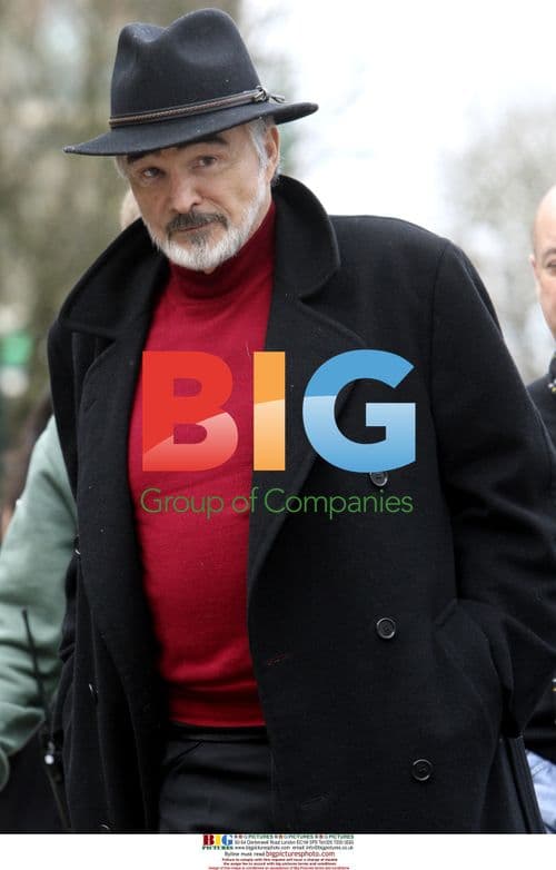 Burt Reynolds filming 'A Bunch of Amateurs'