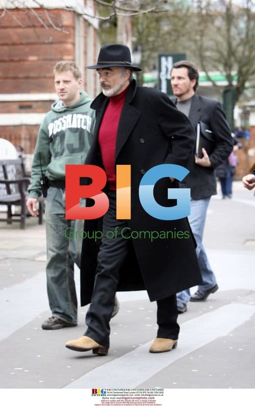 Burt Reynolds filming 'A Bunch of Amateurs'