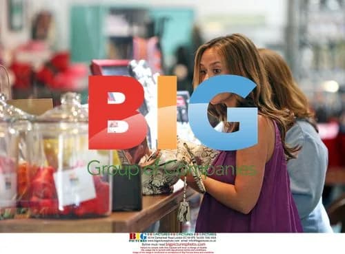 Jennifer Love Hewitt shops for Easter