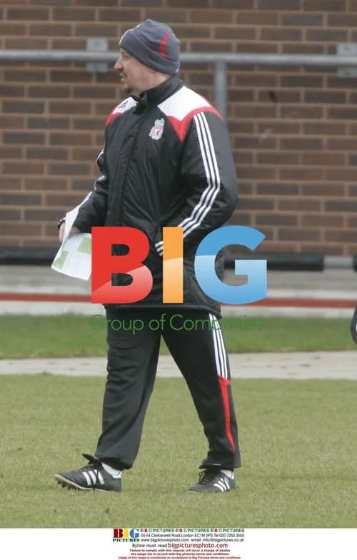 Liverpool manager Rafa Benitez checks plans for Manchester Utd trip