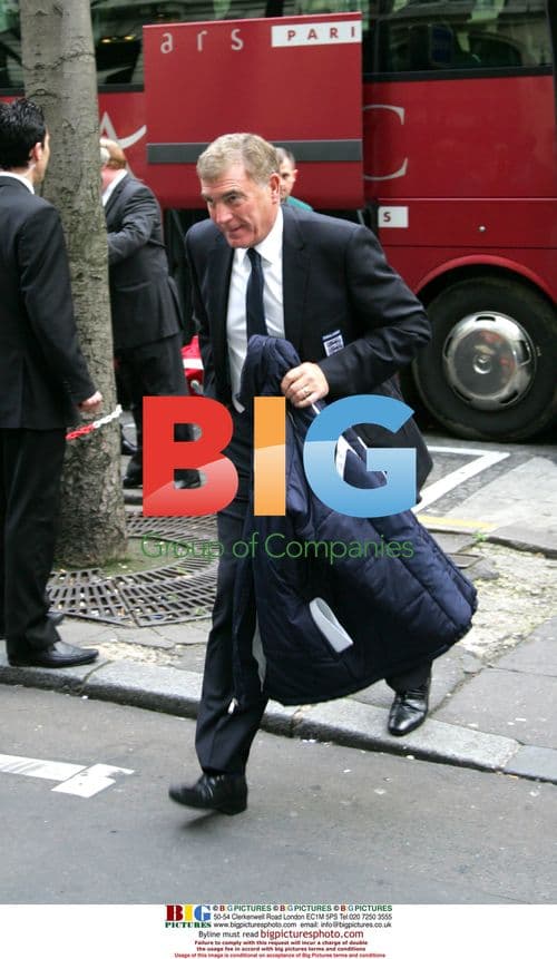 England national team arrives at hotel