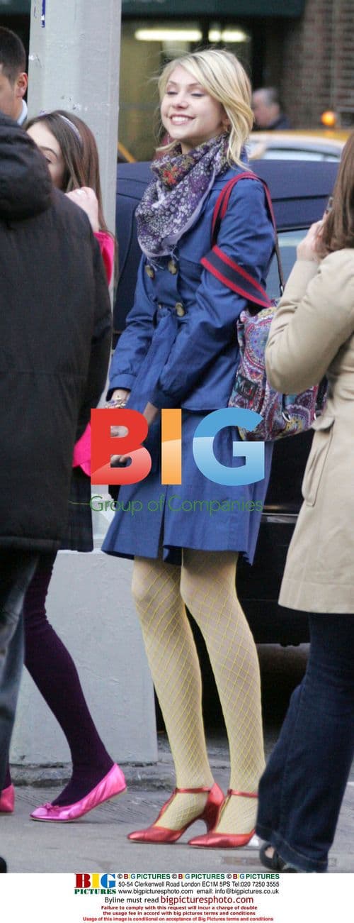 Taylor Momsen on Gossip Girl set
