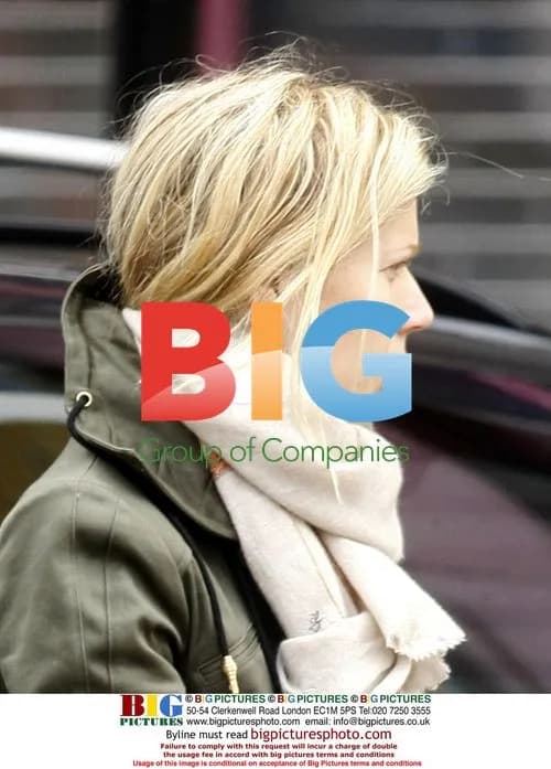 Gwyneth Paltrow Stops for Coffee in London