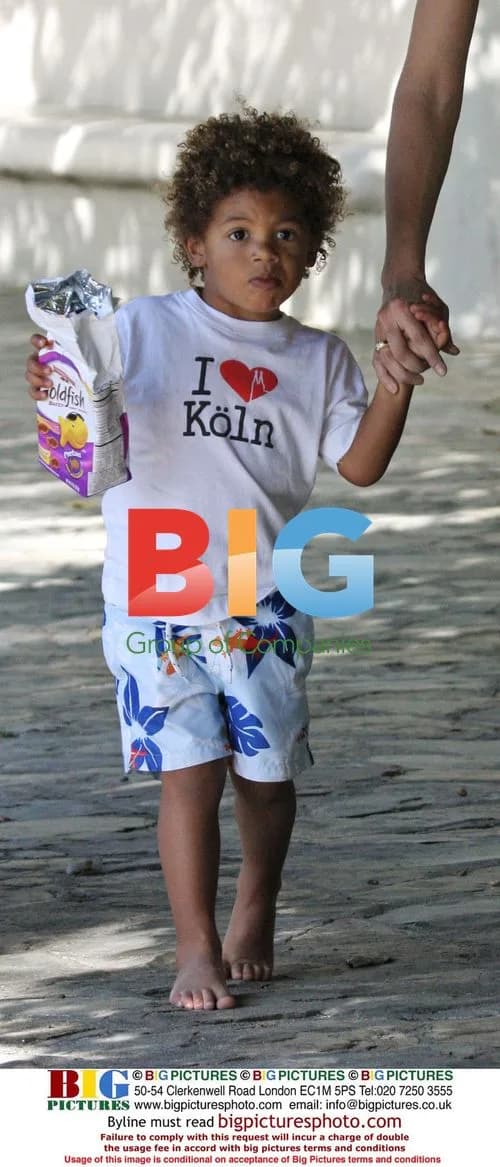 Heidi Klum with kids at the park