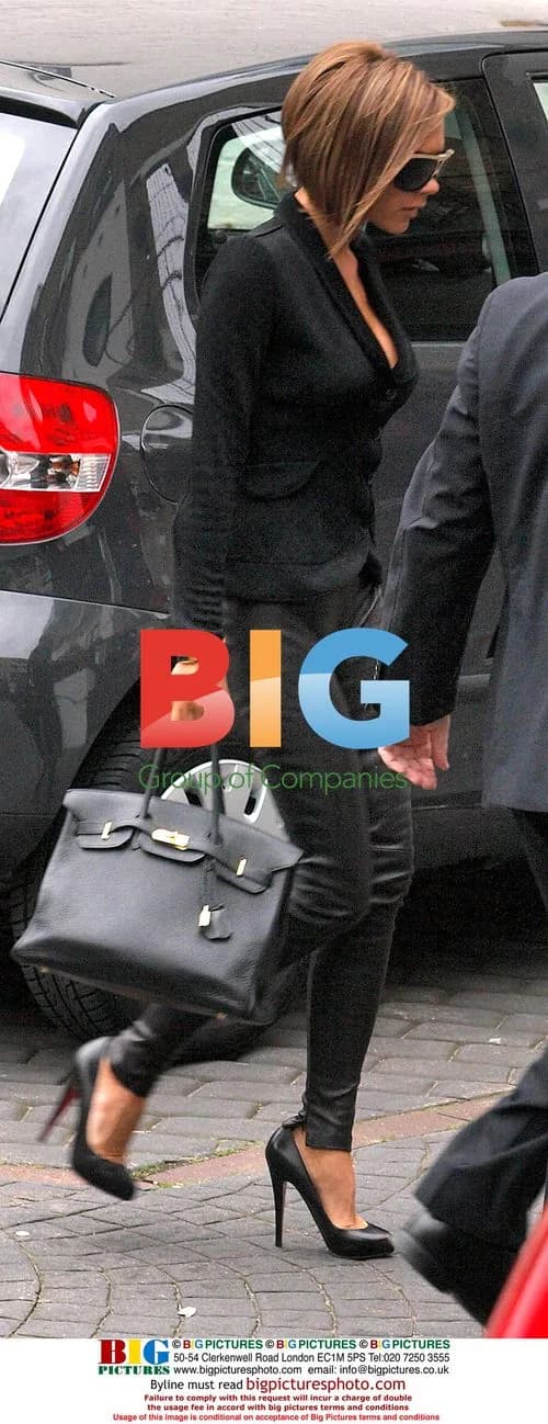 Victoria Beckham Leaving Restaurant
