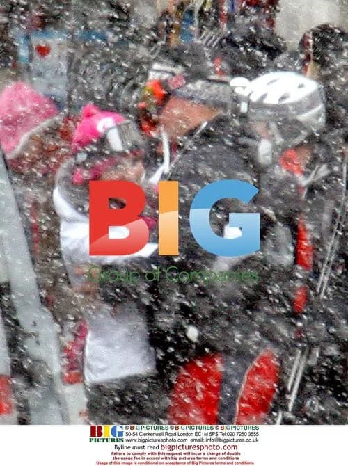 Prince William protects Kate Middleton during snow storm