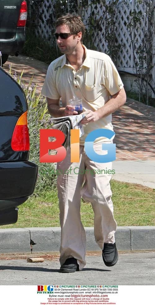 Luke Wilson Grabs Coffee