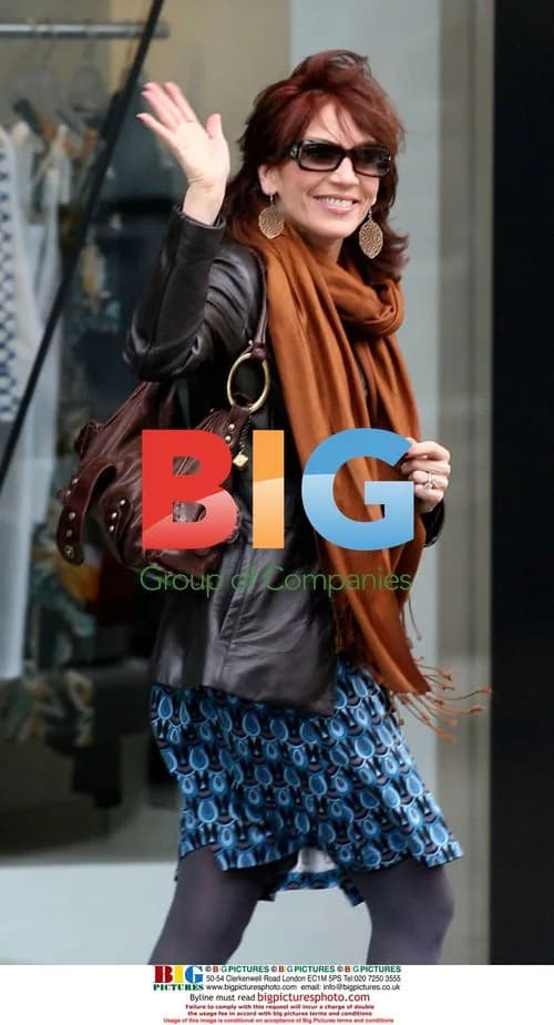 Marilu Henner exits boutique in NYC