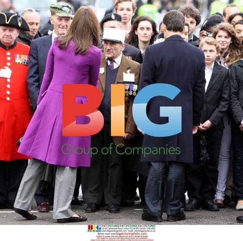 French president and wife lay wreath