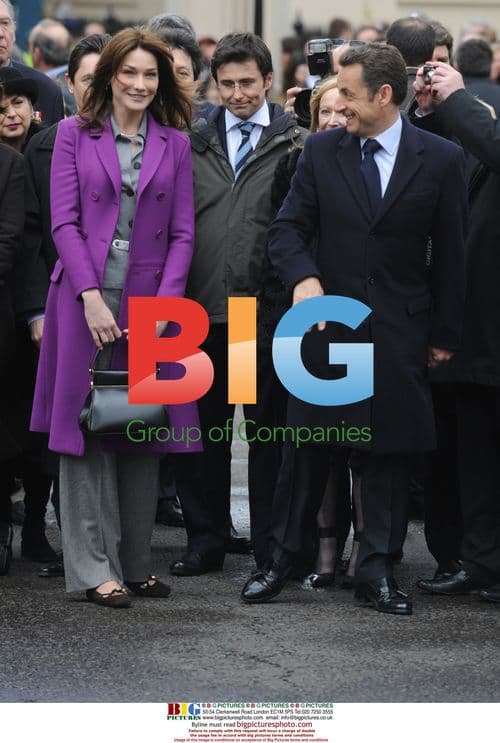 Sarkozy and Bruni Sarkozy at De Gaulle statue