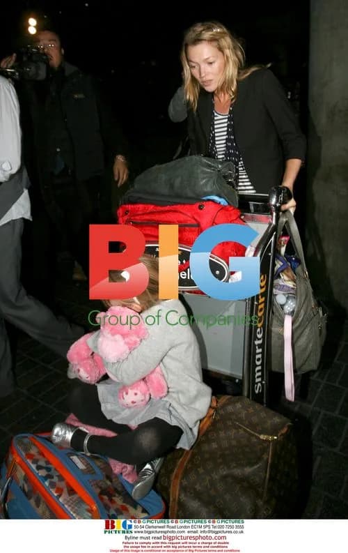 Kate Moss Swarmed by Paparazzi at LAX