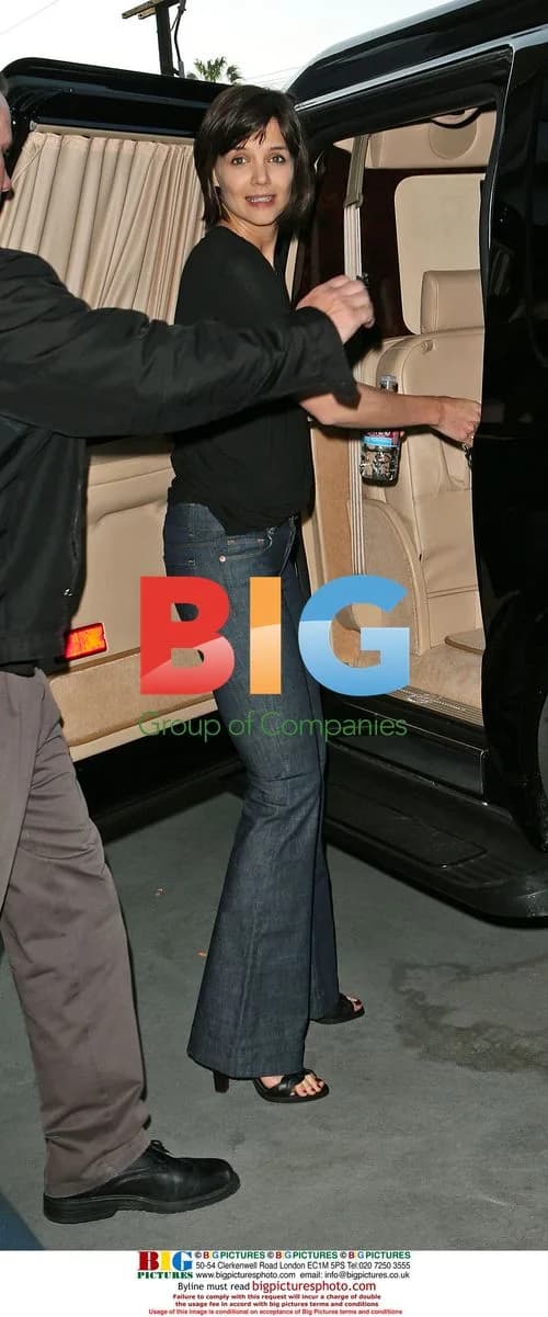 Katie Holmes Stops at Shop in LA