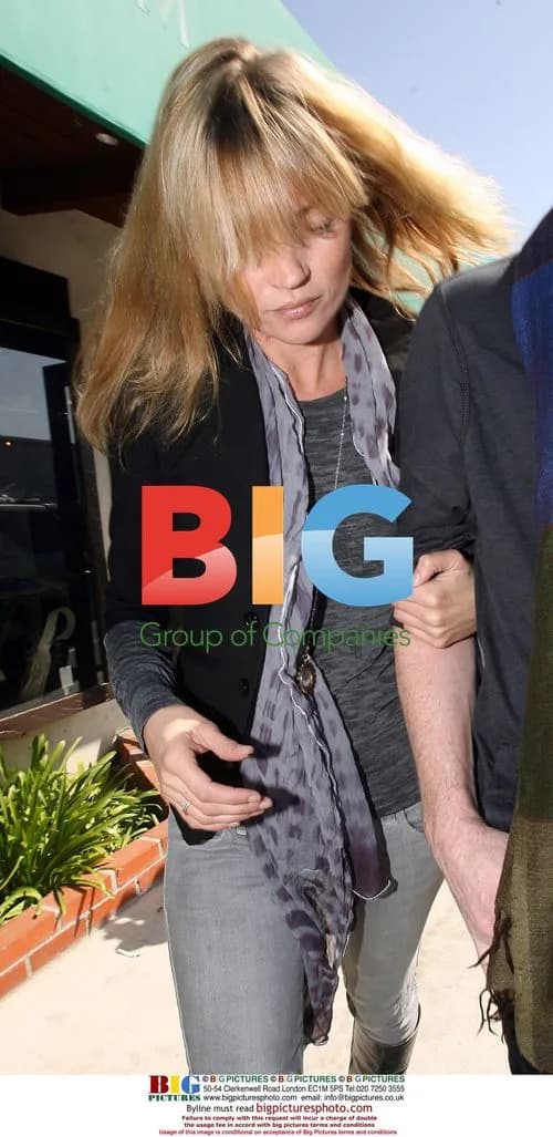 Kate Moss Shopping in Malibu, LA