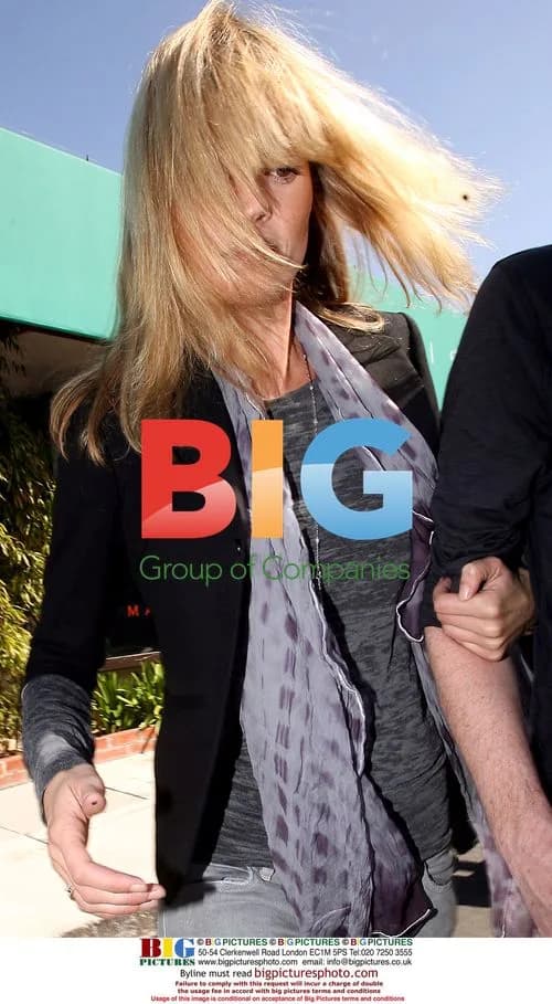 Kate Moss Shopping in Malibu