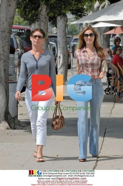 Kelly Brook moves into new home with mom