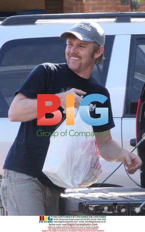 Rick Schroder grocery shopping with daughter
