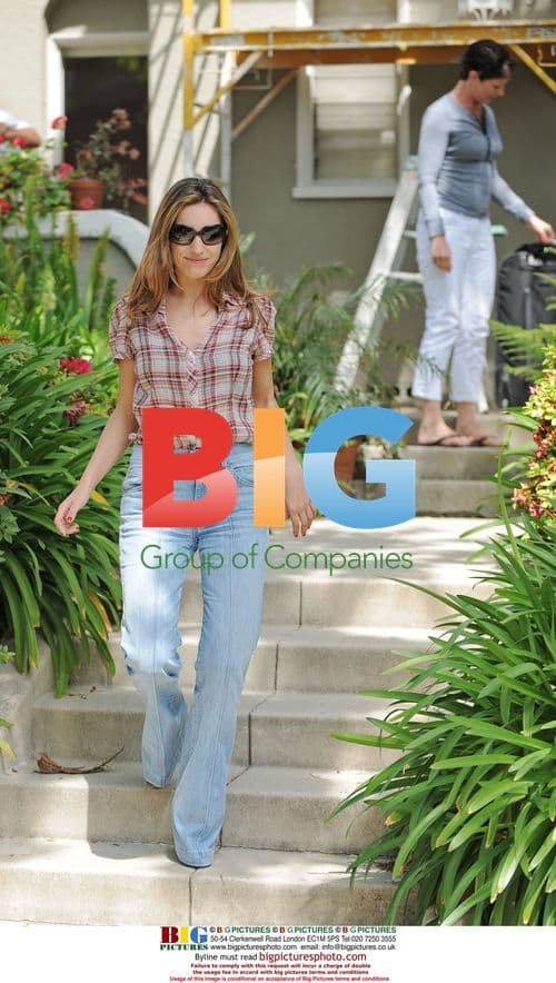 Kelly Brook Moving into New Home