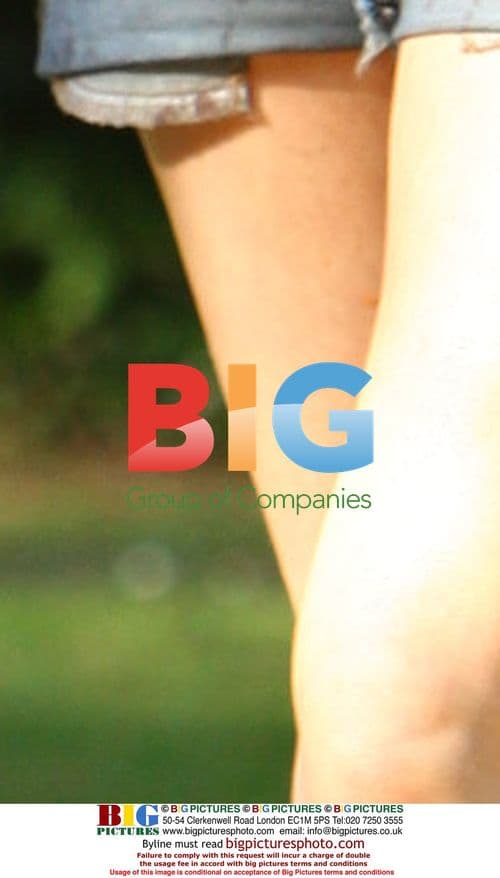 Amy Winehouse Relaxes at Recording Studio