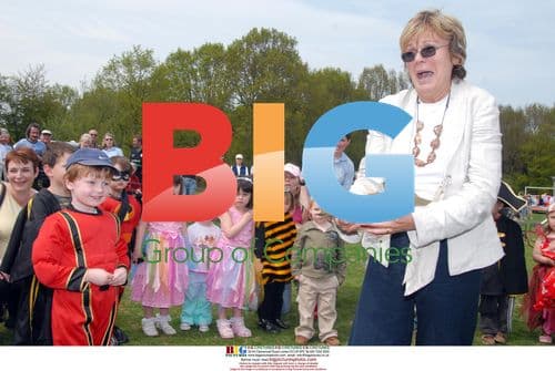 Julie Walters opens Plaistow pre-school Fete