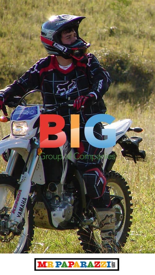 Orlando Bloom takes off-road riding course in Sydney