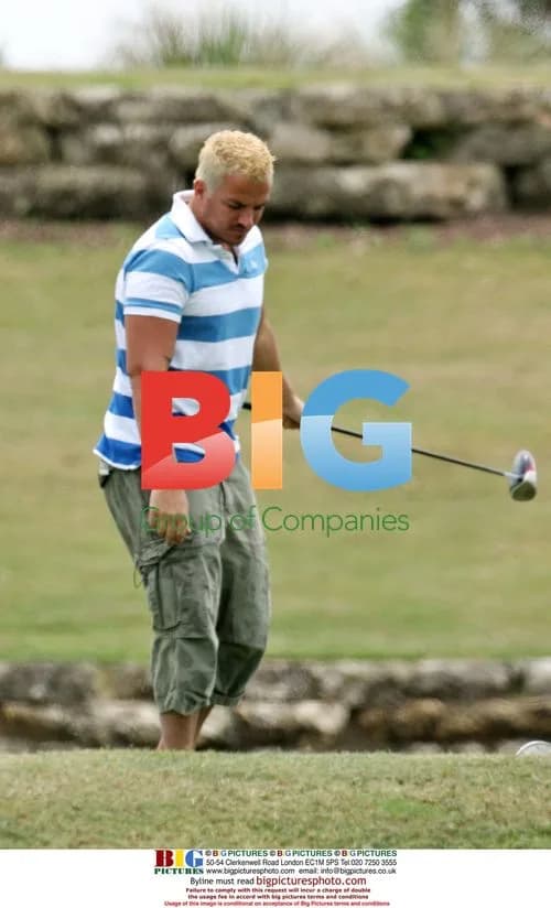 Peter Andre plays golf in Florida