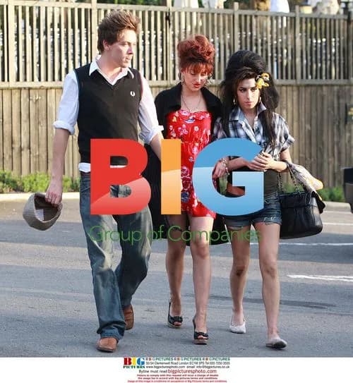 Amy Winehouse Out With Friends