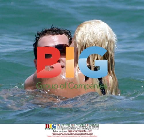 Elisha Cuthbert and Dion Phaneuf in Maui