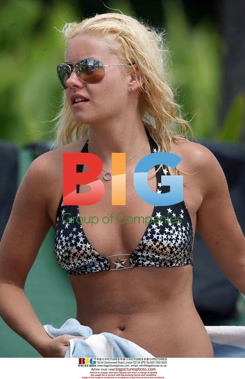 Elisha Cuthbert and Dion Phaneuf on Maui Vacation